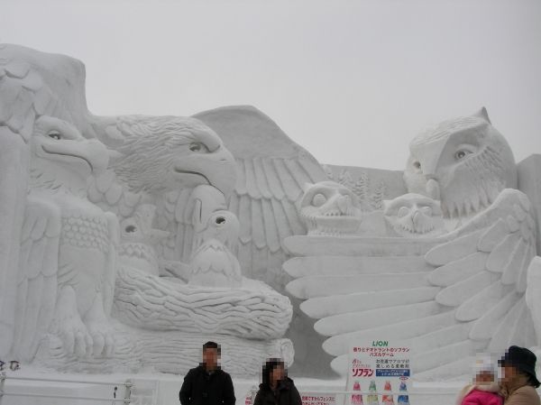 「北の動物家族　森よ永遠に」の大雪像