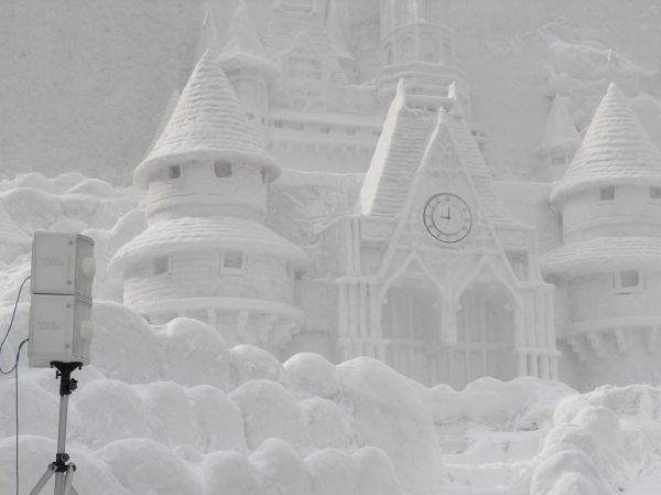 「ようこそ！夢と魔法の王国へ」の大雪像　アップバージョン