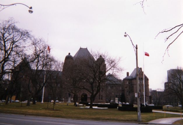 オンタリオ州議会議事堂の外観