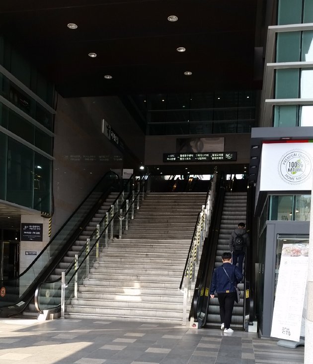 NC百貨店釜山大の入口