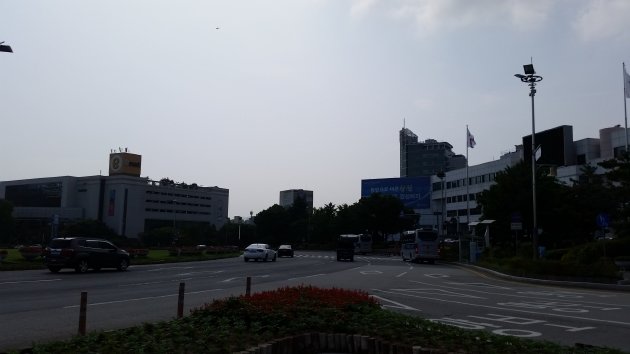 昌原広場と昌原市庁方面の風景