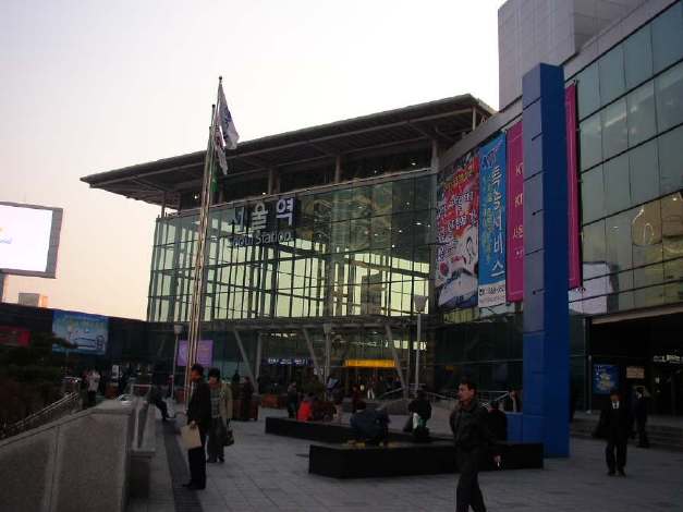 国鉄ソウル駅・正面から見て左部分