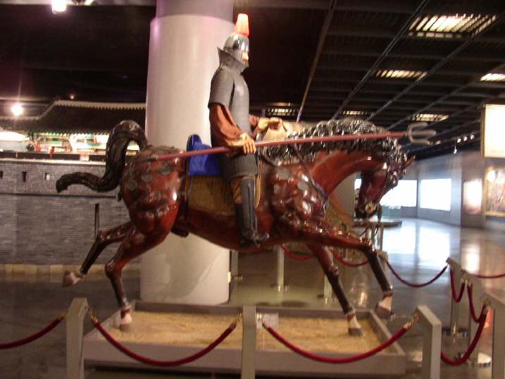 【戦争記念館】　戦争歴史室・騎馬隊の模型