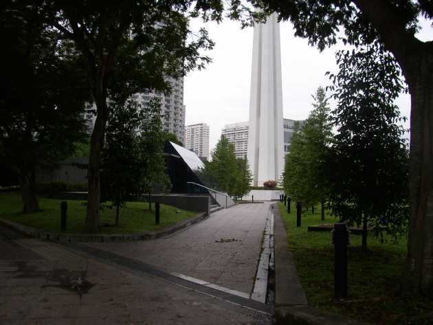 市民戦没者記念碑の外観　その2