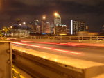 エスプラネード橋上の夜景（車が横切ったバージョン）