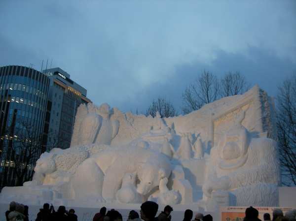 「北の動物園」の雪像