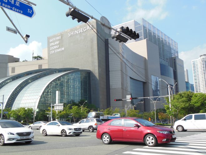 CGVセンタムシティが入っている新世界百貨店センタムシティ店の外観