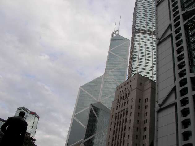斬新な形をした中国銀行タワー（中銀大廈）