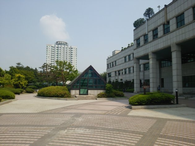 富川市庁の正面左側に広がる風景