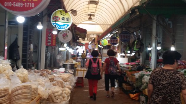 蓮一伝統市場内の風景