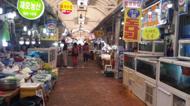 蓮一伝統市場内の風景