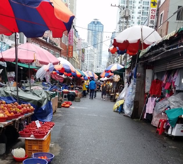 釜山中央市場内の風景