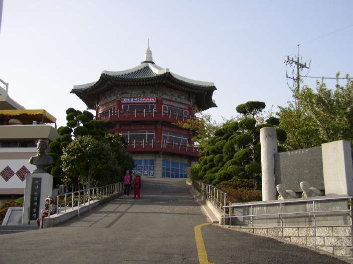 釜山タワーに併設する八角亭