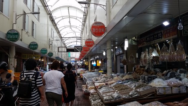 馬山魚市場内の風景