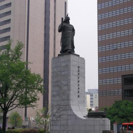 李舜臣（イ・スンシン）将軍の銅像<世宗路>　2007年撮影