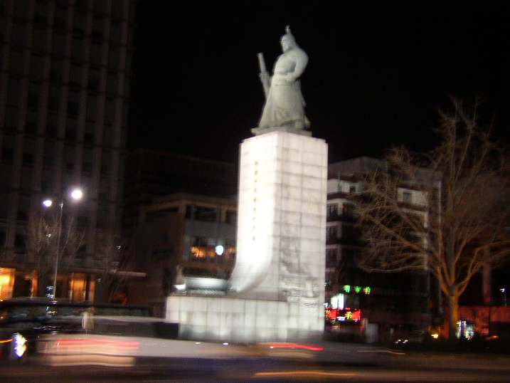 李舜臣（イ・スンシン）将軍の銅像<世宗路>　2006年撮影