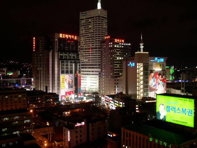 東大門市場のファッションビルの夜景