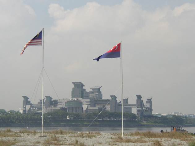 マレーシアの国旗とシンガポール政府用海上旗