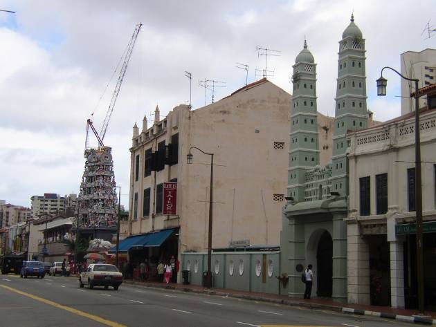 スリ・マリアマン寺院とジャマエ・モスク