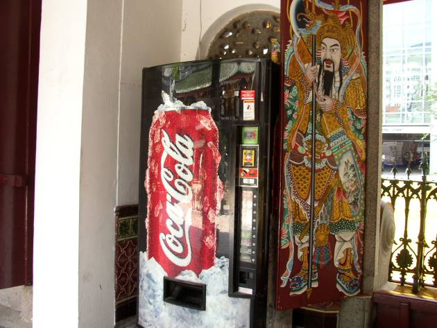 寺院内にある自動販売機
