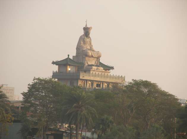 孔子廟近くから撮影した清水祖師像
