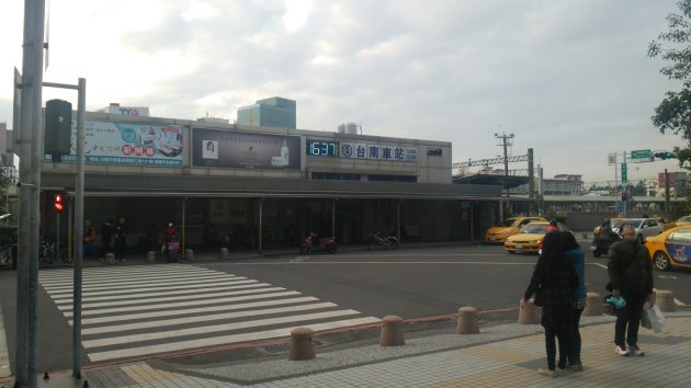 台南駅の東口