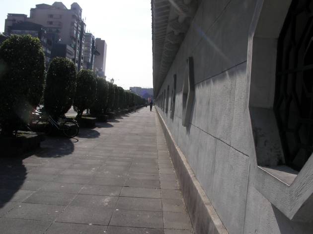 台湾民主公園を囲む外壁